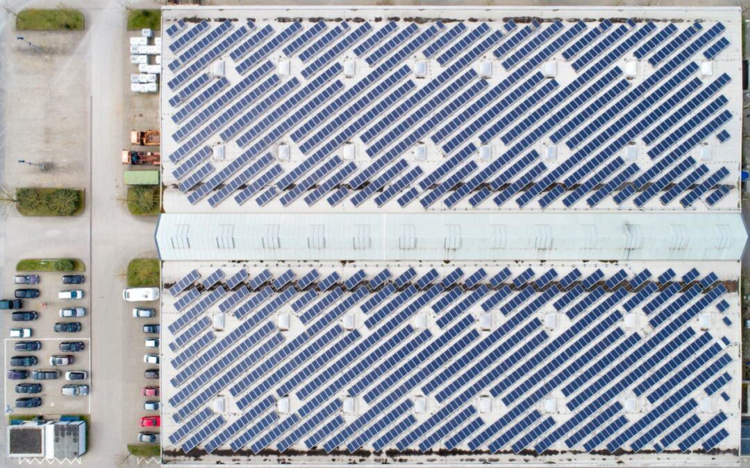 7 vantagens de usar energia solar em indústrias e fábricas