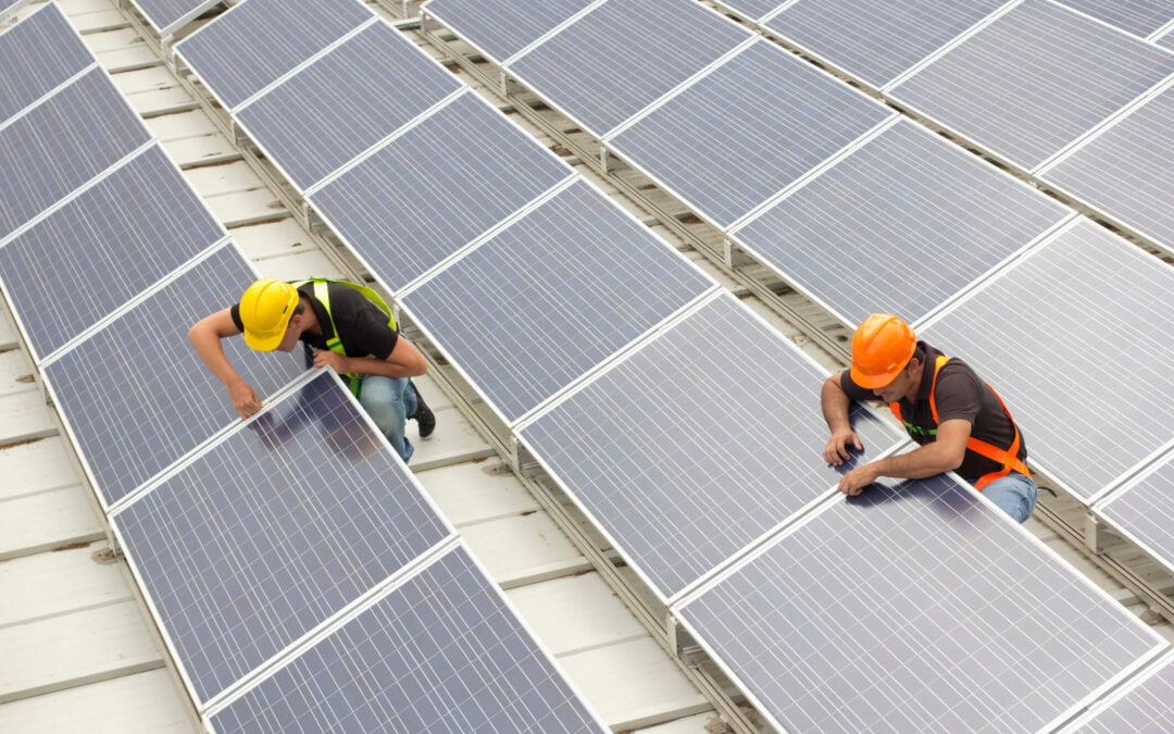 Como oferecer manutenção de painéis solares para os clientes?