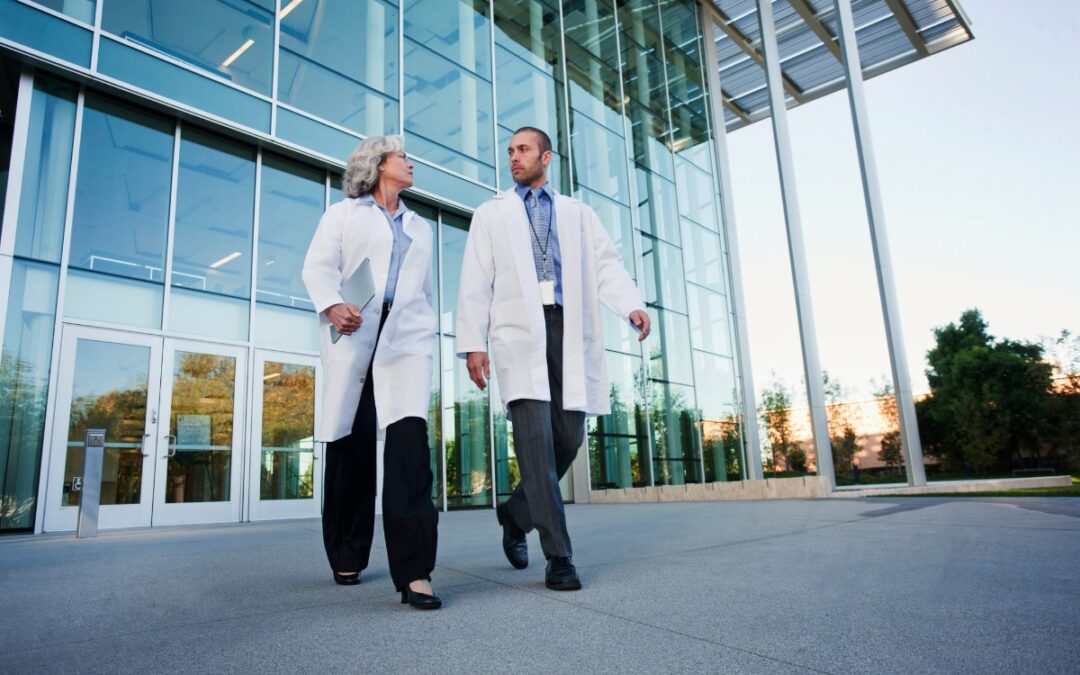 Por que adotar a energia solar para clínicas? Veja!