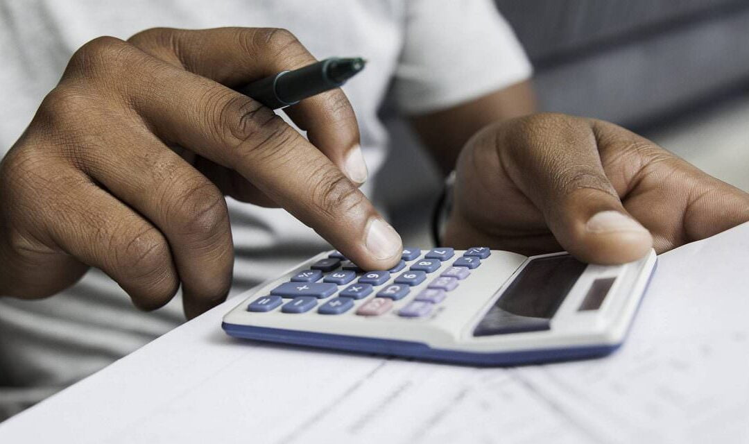 Como calcular o retorno de investimento de um sistema de energia solar?