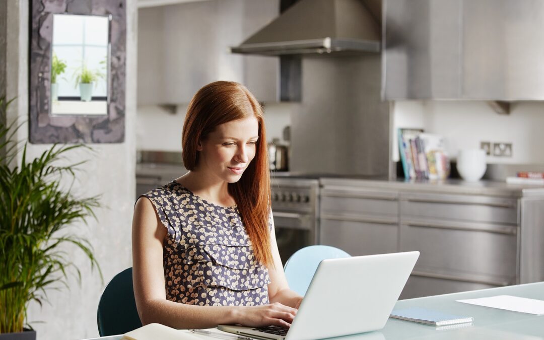 6 dicas de como economizar energia trabalhando em home office