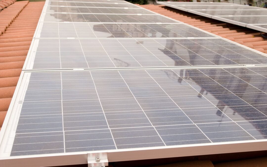 Energia solar: vale a pena investir? Conheça 10 benefícios