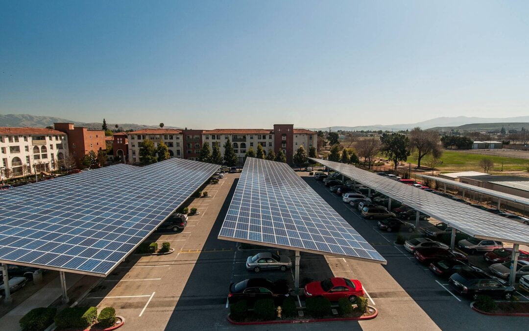 Carport solar: o que é, como funciona e as vantagens!