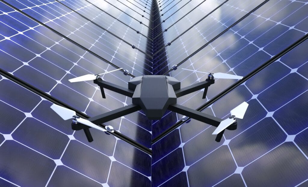 Drone sobrevoando painéis solares