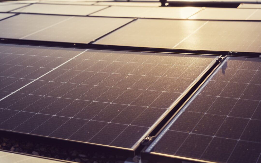 Bateria Solar ou Crédito na Rede Elétrica: o que vale mais a pena?