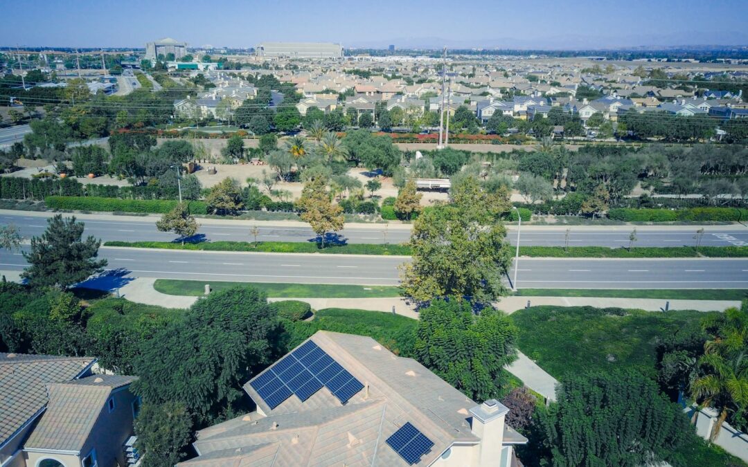 Carport Solar vs Painel no Telhado: Qual Escolher?