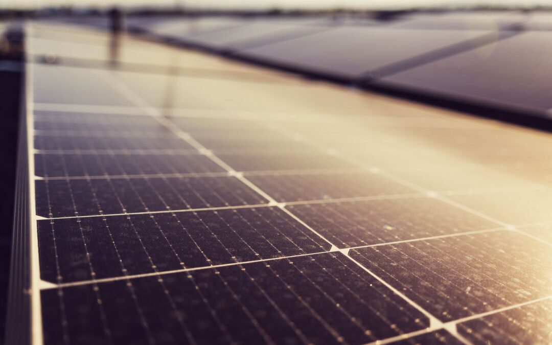Como Funciona o Armazenamento de Energia Solar: do painel à tomada