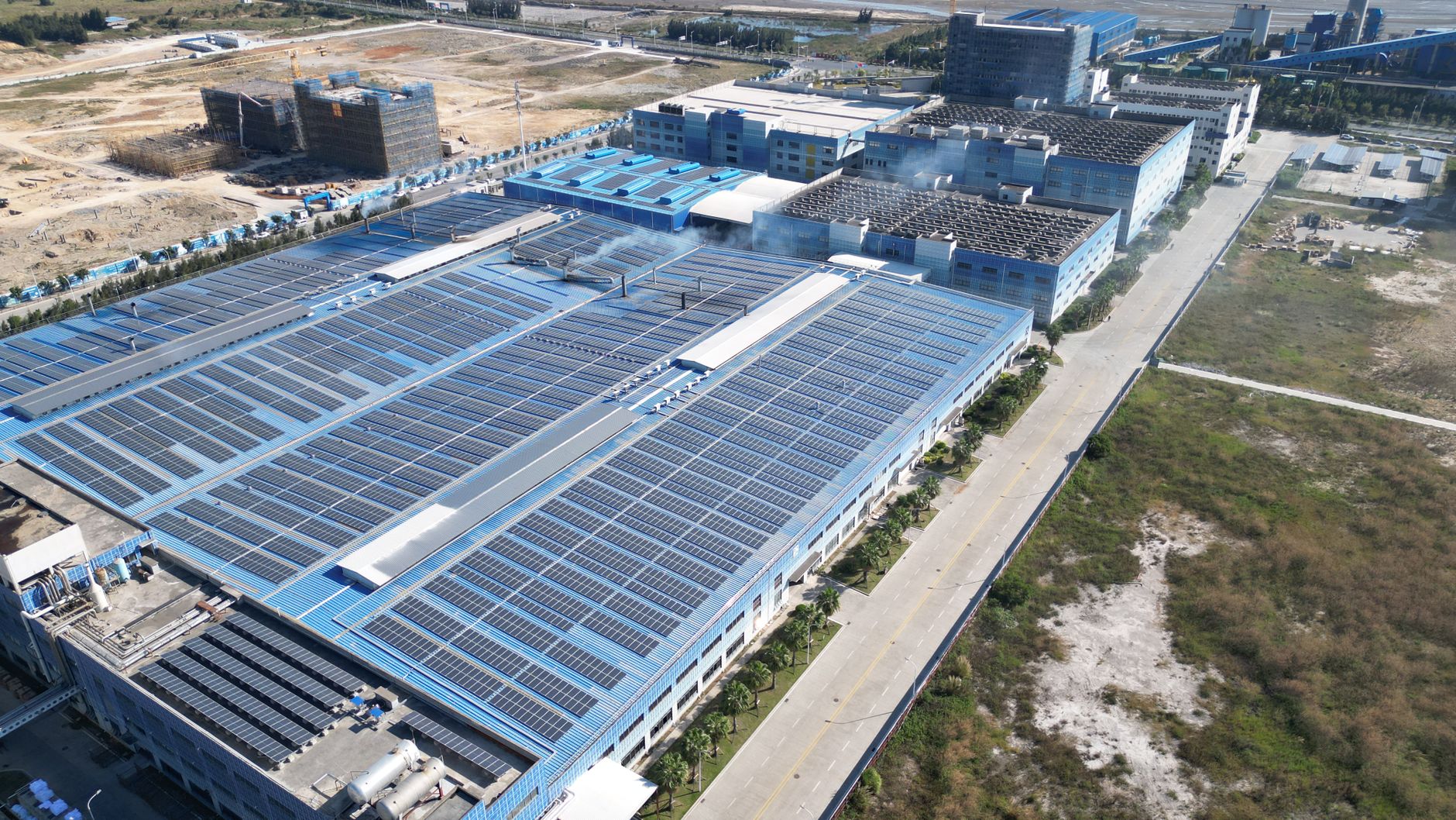 Economia com peak shaving solar: como calcular o retorno do investimento