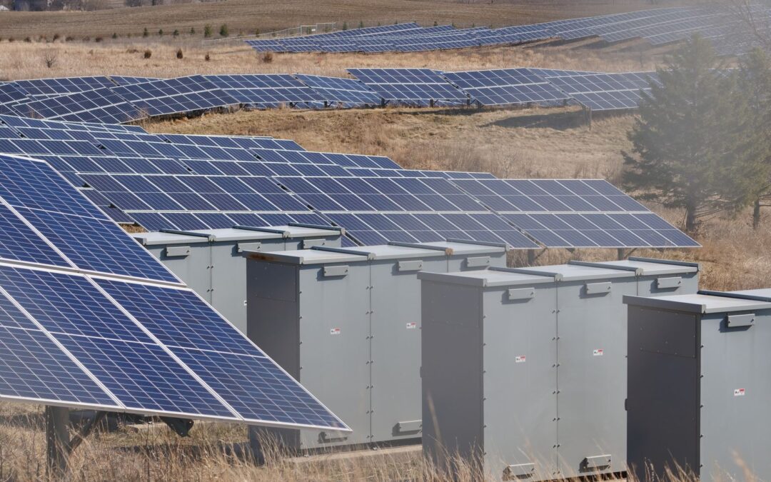 O que é load shifting e como funciona com energia solar e BESS