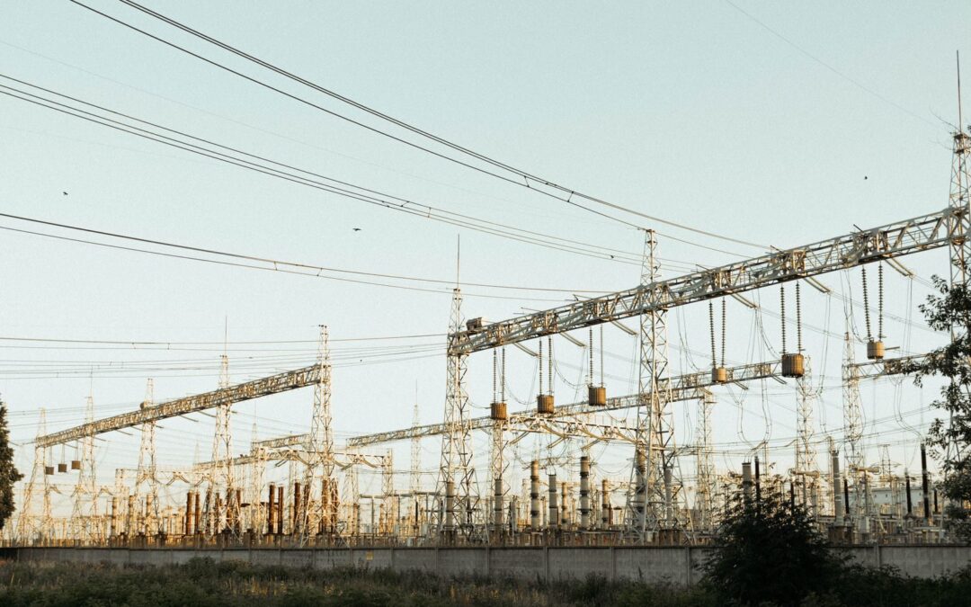 LRCAP 2026 e a lista do BNDES: o que o leilão de baterias muda (e não muda) para quem compra BESS para a indústria